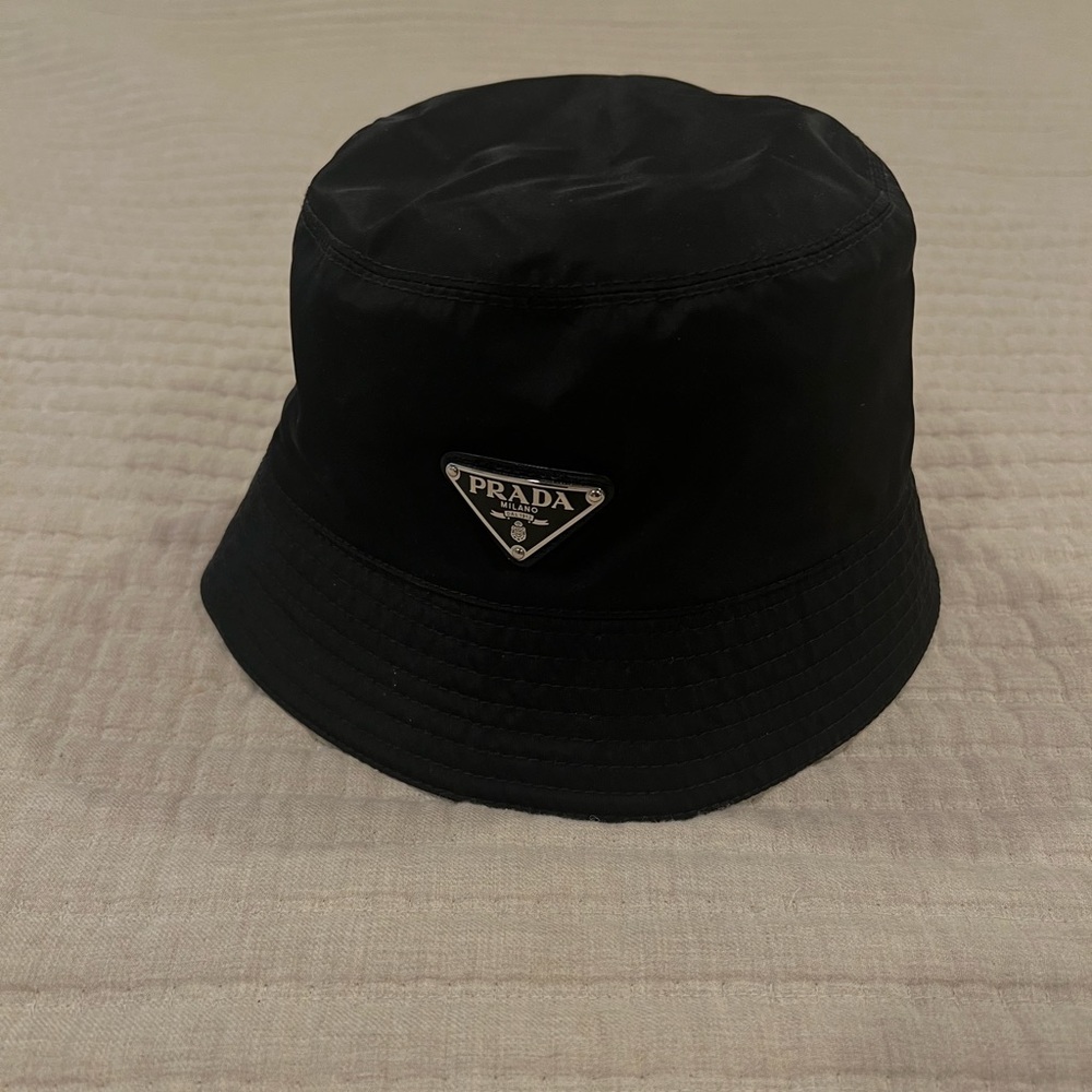 Prada bucket hat L